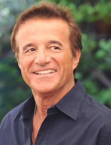 Leggo con piacere che la rete si sta mobilitando contro il remake di Amici miei, con Christian De Sica. Questo conferma alcune cose: innanzitutto che la rete è piena di deficienti, e che i suddetti deficienti non tengono un cazzo da fare.