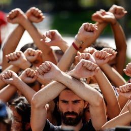 A prescindere da quello che succederà sabato a Romaper la manifestazione degli indignados (o  meglio, indignatos, come ha detto ieri il senatore Nania che conosce le lingue ma si ostina a nasconderlo),